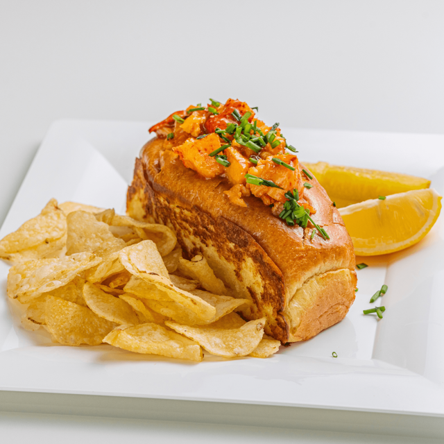 🔥 🌶️ Maine Sweet Chili Lobster Roll (Warm).