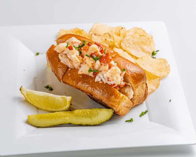 🔥 Maine Garlic Lobster Roll Combo (Warm).