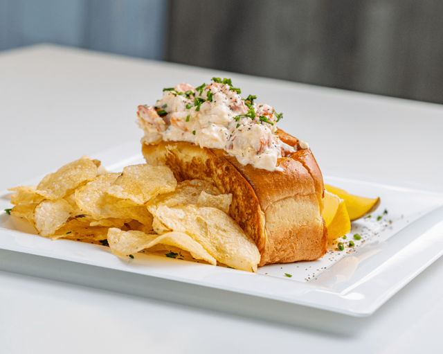 🥶 Classic New England Maine Lobster Roll (Cold).